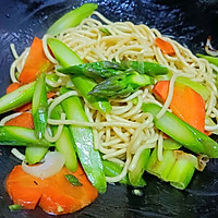 #寻味外婆乡传承春日宴#芦笋炒面的做法图解5