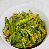 Step 8 for Garlic Sprout Stir-Fried Pork