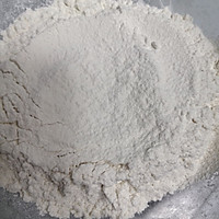 Step 4 of Shell Sponge Cake