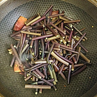 Step 7 for Fern and Preserved Pork Stir-Fry