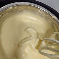 Step 2 of Shell Sponge Cake