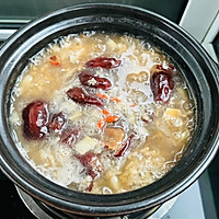 #Fresh Spring#Step 6: Add rock candy and goji berries, boil for 5 minutes