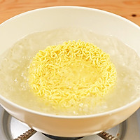 Step 1 for Cold Mixed Instant Noodles