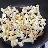 Step 2 - Dry Pot Cauliflower: Spray some oil in the pan, fry the cauliflower until golden brown with crispy edges.