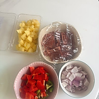 #SpringFreshness#FamilyNutritionMeal-Recipe for Pineapple Bell Pepper Beef Ribs Step 1
