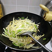 Step 5 for Stir-Fried Shredded Potatoes