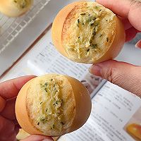 Simple and Quick! French Garlic Mini Bread Recipe Step 5