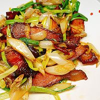 Step 5: Leeks stir-fried with preserved pork, a super tasty and spicy dish! #Fresh Spring Delights#