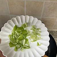 #春日尝鲜#西红柿鸡蛋青拌面的做法图解3